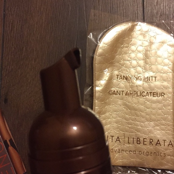 Vita Liberta 2-3 week tan mousse + tanning mitt - Picture 3 of 3